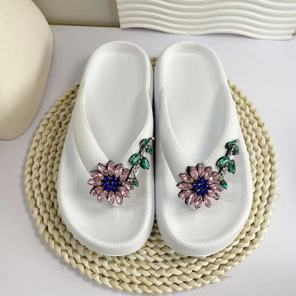 Infradito da donna multicolori estivi Sandali con fiocco in orsacchiotto metallico alla moda Sandali da spiaggia per le vacanze a casa Calzature versatili