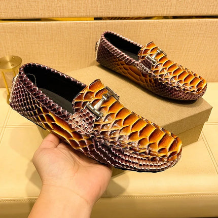 Mocassini firmati per uomo 2026 Nuovi mocassini fatti a mano 39-48 Appartamenti Casual Scarpe in pelle di serpente Mocassini da uomo comodi di lusso Scarpe taglia