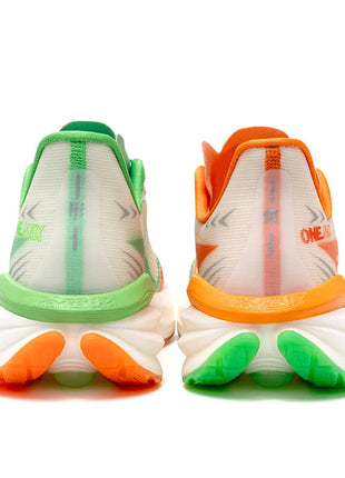 ONEMIX YUE SHUANG Scarpe da corsa estive da uomo Design leggero Asciugatura rapida Maratona Supporto per l'assorbimento degli urti Sneakers da uomo PlatiNum