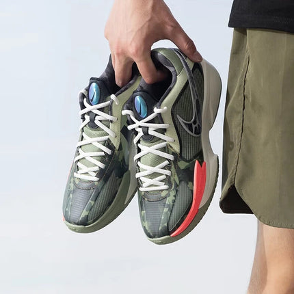 Nike Ammortizzazione Supporto e Stabilità Allenamento Scarpe da basket da gioco reali da uomo, Scarpe da basket mid-top da corte con design anti-torsione resistenti all'usura, Air Zoom G. T Cut Academy Scarpe da basket sport platinumshop
