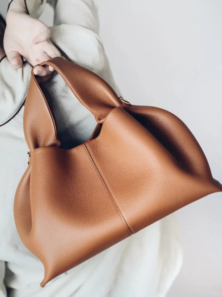 Borsa a Tracolla da Donna di Alta Gamma Autunno/Inverno 2025 – Design con Motivo Lychee e Tracolla a Nuvola
