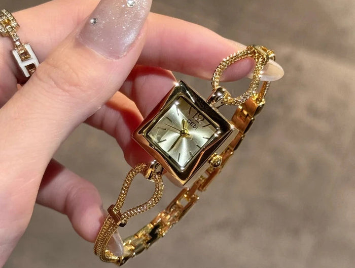 Nuovo orologio da donna in oro di lusso Orologio da polso al quarzo quadrato alla moda Orologio da donna semplice con strass squisito regalo Relogio Feminino platinumshop
