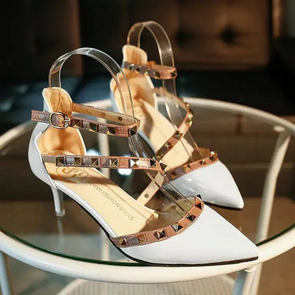 Rivetto Punta a punta Scarpe da donna sexy bianche Estate 2025 Sandali con fibbie per donna Tacchi alti Festa Matrimoni Calzature Tacco spesso H platinumshop