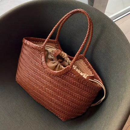 Women's 2-in-1 Woven Straw Bag Underarm Straw Bag with Adjustable Strap Large Capacity Dumpling Shoulder Bag for Summer Beach Bucket Bag