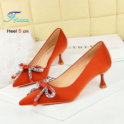 2025 nuevos tacones altos de 10 cm, zapatos de mujer con lazo de diamantes de imitación, punta puntiaguda, tacón de seda, zapatos de salón de mujer, tacón de copa de vino, zapatos de fiesta de primavera con tacón de aguja