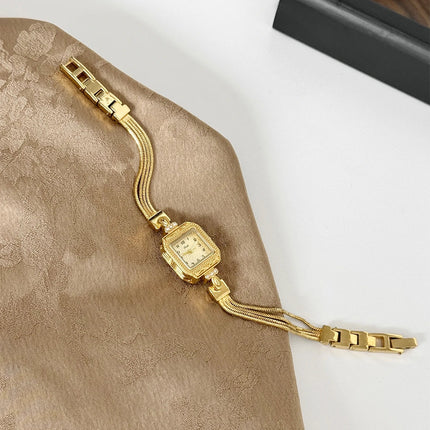 Nuovo orologio da donna in oro di lusso Orologio da polso al quarzo quadrato alla moda Orologio da donna semplice con strass squisito regalo Relogio Feminino platinumshop