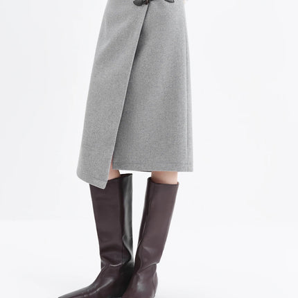 FSLE Vintage College-Inspired Asymmetrical Slit Skirt for Women Winter 2025 New Arrival Versatile Slim-Fit Design Plaid Skirts PlatiNum