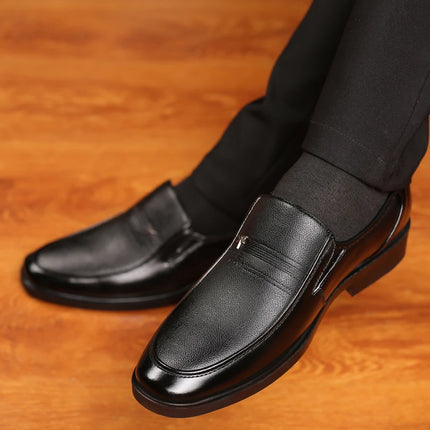 Scarpe in pelle Scarpe da lavoro da uomo Mocassini di marca di lusso Mocassini eleganti Slip traspiranti su scarpe da guida nere Scarpe formali maschili
