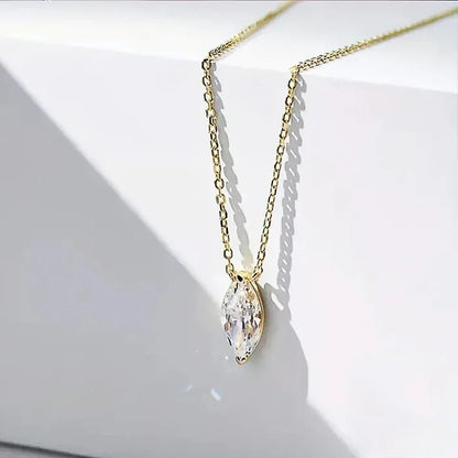 Huitan Collana con ciondolo Marquise CZ lucido con catena color oro Gioielli semplici ed eleganti per le donne da sposa Accessori squisiti
