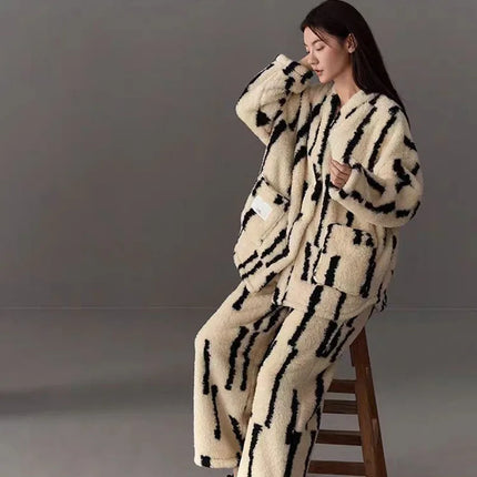 AW Coral Velvet Sleepwear Thickened Warm Winter Sweet and Cute Flannel Women's Sleepwear Simple and Loose Can Be Wearing Outside
