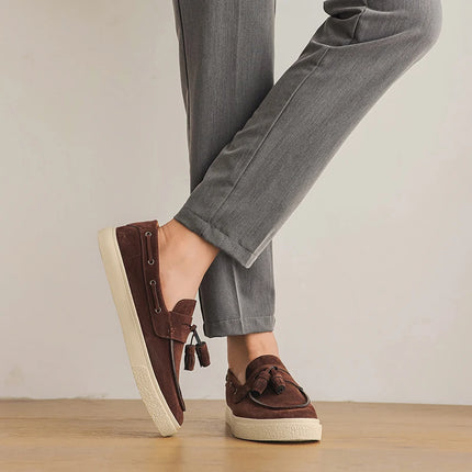 Mocassini fatti a mano in pelle scamosciata per il tempo libero Passeggiata Scarpe casual maschili Nuovo design Casual Slip on Flats Scarpe da guida versatili Mocassini