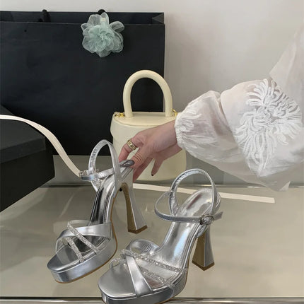 Liyke 2026 Nouveaux Sandales compensées à talons hauts Strass Sangle de cheville Bout ouvert Chaussures de soirée de mariage Femme Or