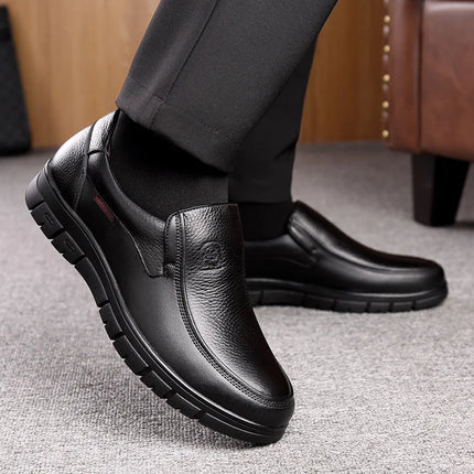 Scarpe estive nuove da uomo in pelle con suola morbida Scarpe basse casual Scarpe da passeggio per esterni Scarpe comode in morbida pelle alla moda Mocassini