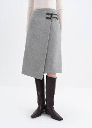 FSLE Vintage College-Inspired Asymmetrical Slit Skirt for Women Winter 2025 New Arrival Versatile Slim-Fit Design Plaid Skirts PlatiNum