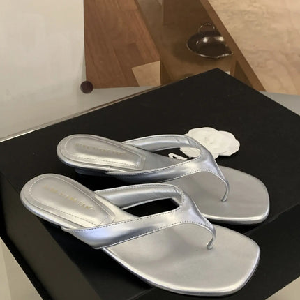 Marque de mode Compensée Pantoufle Présentations fabricants de jeux Clip d'orteil Tongs Sandales à lanières étroites Chaussures décontractées Pantoufle femme Sandalia Mujer