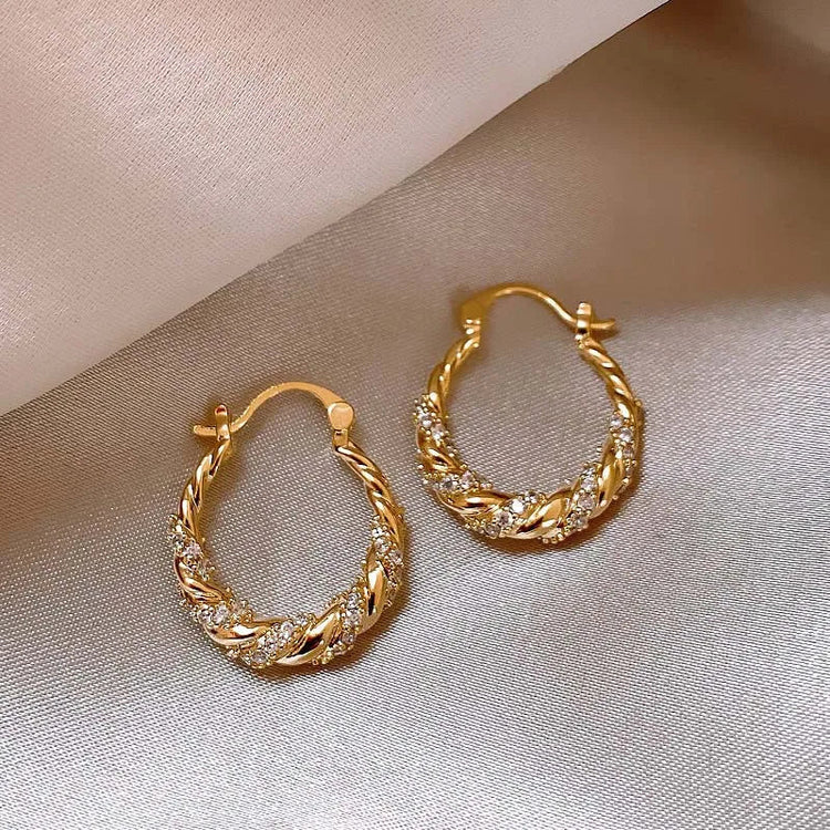 Luxury Shiny Zircon Twisted Hoop Earrings for Women Fashion Gold Color U Shaped Geometric Earrings Ear Accessories Party Jewelry PlatiNum