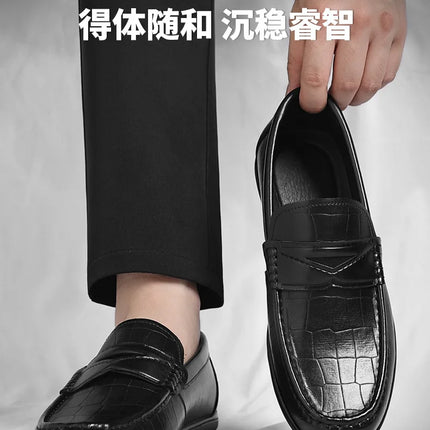 Scarpe da uomo in pelle, stile britannico casual e alla moda, un passo sui mocassini pigri