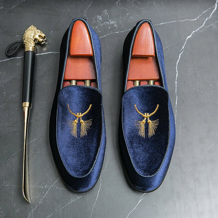 Scarpe da guida ricamate in velluto da uomo alla moda Comodo abito da sposa da lavoro Mocassini verdi blu Sapatos Tenis Masculino