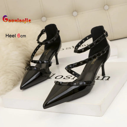 Scarpe tacco alto da donna estive in Europa e America Moda punta a punta bocca superficiale rivetto scava fuori sandali a spillo da discoteca platinumshop