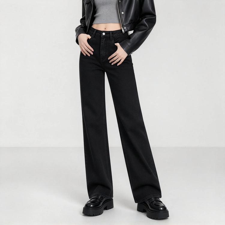 Minimalist black high-waisted straight-leg women’s jeans, in a relaxed-fit black denim with an elegant, casual style, perfect for a casual office look and versatile everyday wear FX-1338-1