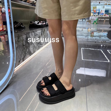 Matsuke Sandales à semelle épaisse pour femmes, style 2026, sandales de plage polyvalentes à semelle souple et velcro, à porter avec une jupe.