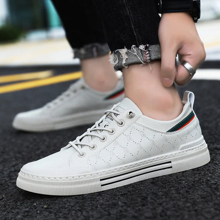 Men's lightweight skate shoes, everyday casual sneakers for men, colors: white and beige, sizes 39 to 46.