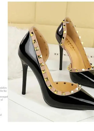 2025 Nuovo Sexy Nero Sottile Tacchi Alti 10.5 Centimetri Scarpe da Donna Testa A Punta Rivetto Pompe da Donna in Pelle Verniciata Stiletto Scarpe da Discoteca platinumshop