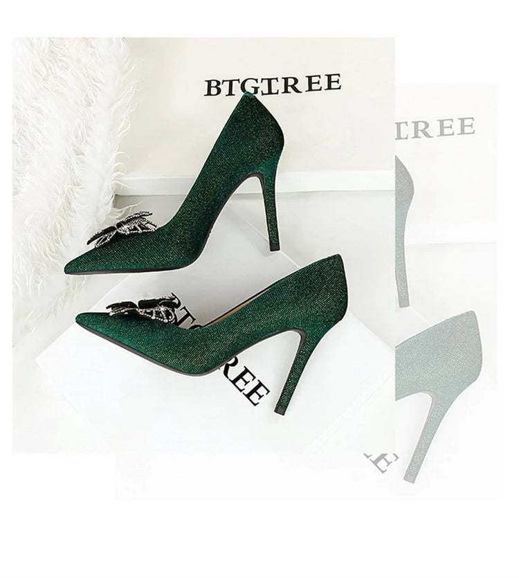 Tacchi sottili in pelle scamosciata stile europeo americano di lusso leggero ed elegante per banchetti Scarpe da donna con grandi fiocchi alla moda con tacchi altissimi