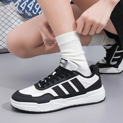 adidas Lite Baller 1.5, sneakers sportive comode e versatili con punta arrotondata, allacciatura a lacci, leggere e a profilo basso, per uomo e donna, nero e bianco KI1497