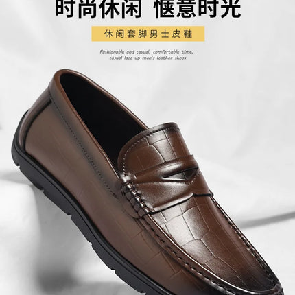 Scarpe da uomo in pelle, stile britannico casual e alla moda, un passo sui mocassini pigri