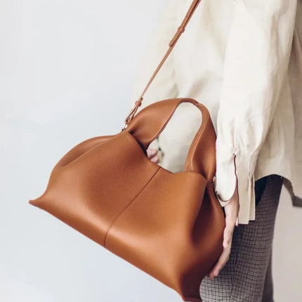 Borsa a Tracolla da Donna di Alta Gamma Autunno/Inverno 2025 – Design con Motivo Lychee e Tracolla a Nuvola