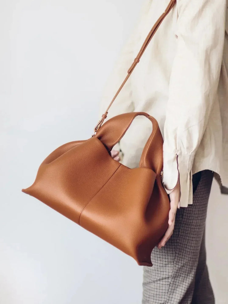 Borsa a Tracolla da Donna di Alta Gamma Autunno/Inverno 2025 – Design con Motivo Lychee e Tracolla a Nuvola
