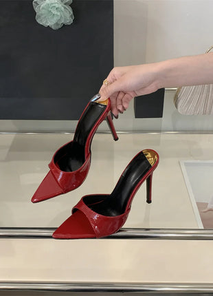 Hlieny 2026 Mode d'été Talons aiguilles Femmes Pantoufles pointues Banquet Robe Sandales Fête Mariage Mules Présentations de fabricants de jeux Chaussures
