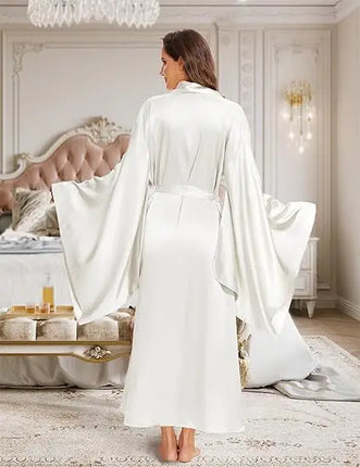 Elegante abito lungo da pavimento in seta da sposa, abito da sposa, kimono, abito da sposa, festa, abito da sposa, abito kimono nero