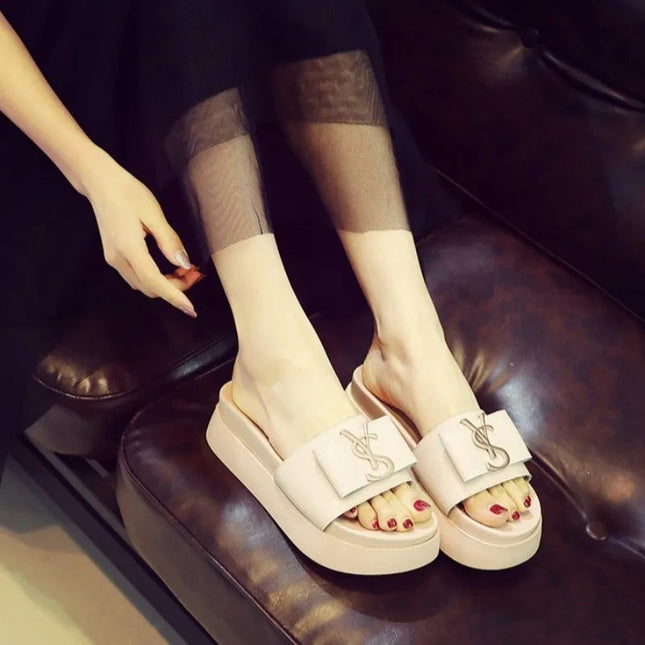2025 Summer New Women's Fashion Letter Designer Sandals Casual Thick Bottom Round Toe Leather Beach Shoes Женские Сандалии PlatiNum