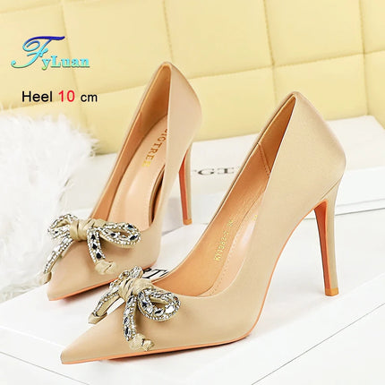 2025 nuevos tacones altos de 10 cm, zapatos de mujer con lazo de diamantes de imitación, punta puntiaguda, tacón de seda, zapatos de salón de mujer, tacón de copa de vino, zapatos de fiesta de primavera con tacón de aguja