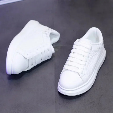 Spring Summer Men's Fashionable Lightweight Sport Shoes Thick Bottom Trendy White Sneakers Breathable Comfortable Running Shoes