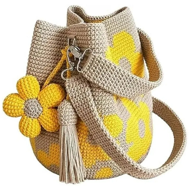 Borsa a tracolla da donna in stile boho, realizzata a mano con lavorazione all'uncinetto, decorata con fiori, cordoncino, occhielli metallici e nappe floreali, ideale per l'uso quotidiano, la spiaggia e le attività all'apert