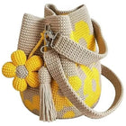 Borsa a tracolla da donna in stile boho, realizzata a mano con lavorazione all'uncinetto, decorata con fiori, cordoncino, occhielli metallici e nappe floreali, ideale per l'uso quotidiano, la spiaggia e le attività all'apert
