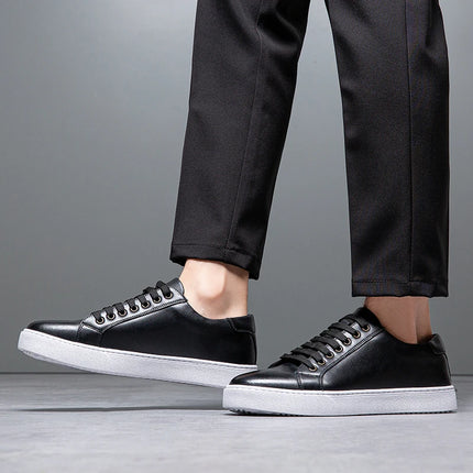 New Men Casual Sports Vulcanized Shoes Comfortable Fashionable Flat Heeled Leather Shoes Outdoor Driving Travel Brand Shoes Men