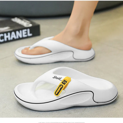 A pair of men's summer flip-flops for couples, new non-slip, wear-resistant, breathable men's slippers for outdoor wear, comfortable simple men's thick-soled shoes