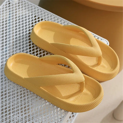 Infradito con plateau con suola morbida Donna 2025 Pantofole da spiaggia estive antiscivolo con nuvola Sandali da bagno con punta a clip con suola spessa da donna