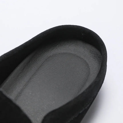 Muli da uomo scarpe Casual in pelle scamosciata leggera nuovi uomini pigro per il tempo libero mezze pantofole traspiranti Slip on scarpe da passeggio mocassino