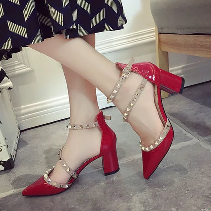 Rivetto Punta a punta Scarpe da donna sexy bianche Estate 2025 Sandali con fibbie per donna Tacchi alti Festa Matrimoni Calzature Tacco spesso H platinumshop