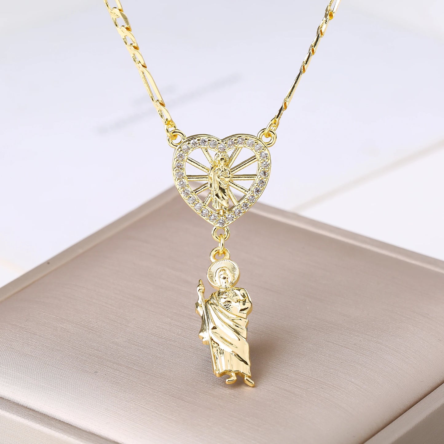 Collana religiosa Saint Jude Ciondolo a forma di cuore placcato in oro Smalto Patron cattolico Gioielli santo per donne Uomini Fede Amuleto Regalo