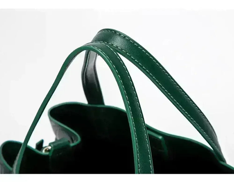 CH Large Capacity Handbag Luxury Brand Temperament Letter Print with Lock Design 2025 Trendy Women's Crossbody Bag PlatiNum