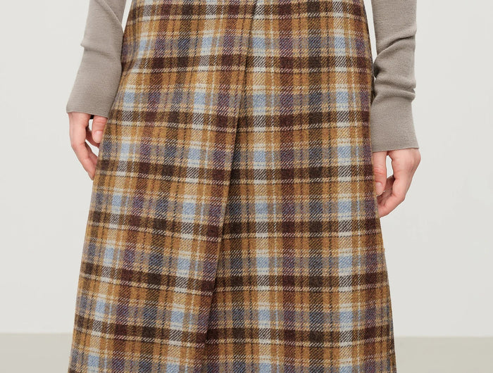FSLE Vintage College-Inspired Asymmetrical Slit Skirt for Women Winter 2025 New Arrival Versatile Slim-Fit Design Plaid Skirts PlatiNum