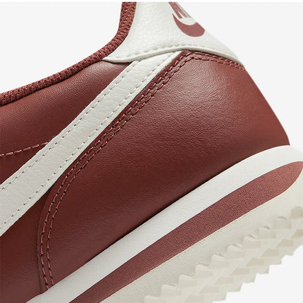 Scarpe sportive casual retrò da donna in vera pelle Cortez di Nike DN1791-201