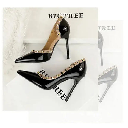 2025 Nuovo Sexy Nero Sottile Tacchi Alti 10.5 Centimetri Scarpe da Donna Testa A Punta Rivetto Pompe da Donna in Pelle Verniciata Stiletto Scarpe da Discoteca platinumshop