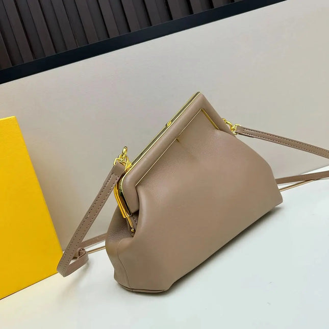 Borsa con Chiusura a Scatto in Morbida Pelle Color Tè al Latte, Borsa di Lusso Multiuso
